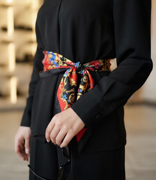 Timeless Black Elegance with a Bold Statement